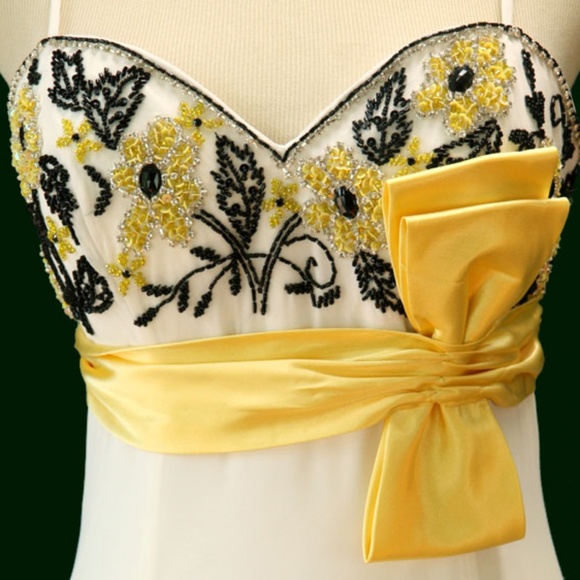 NEW TERANI Ivory Evening Party Cocktail - Picture 3 of 4